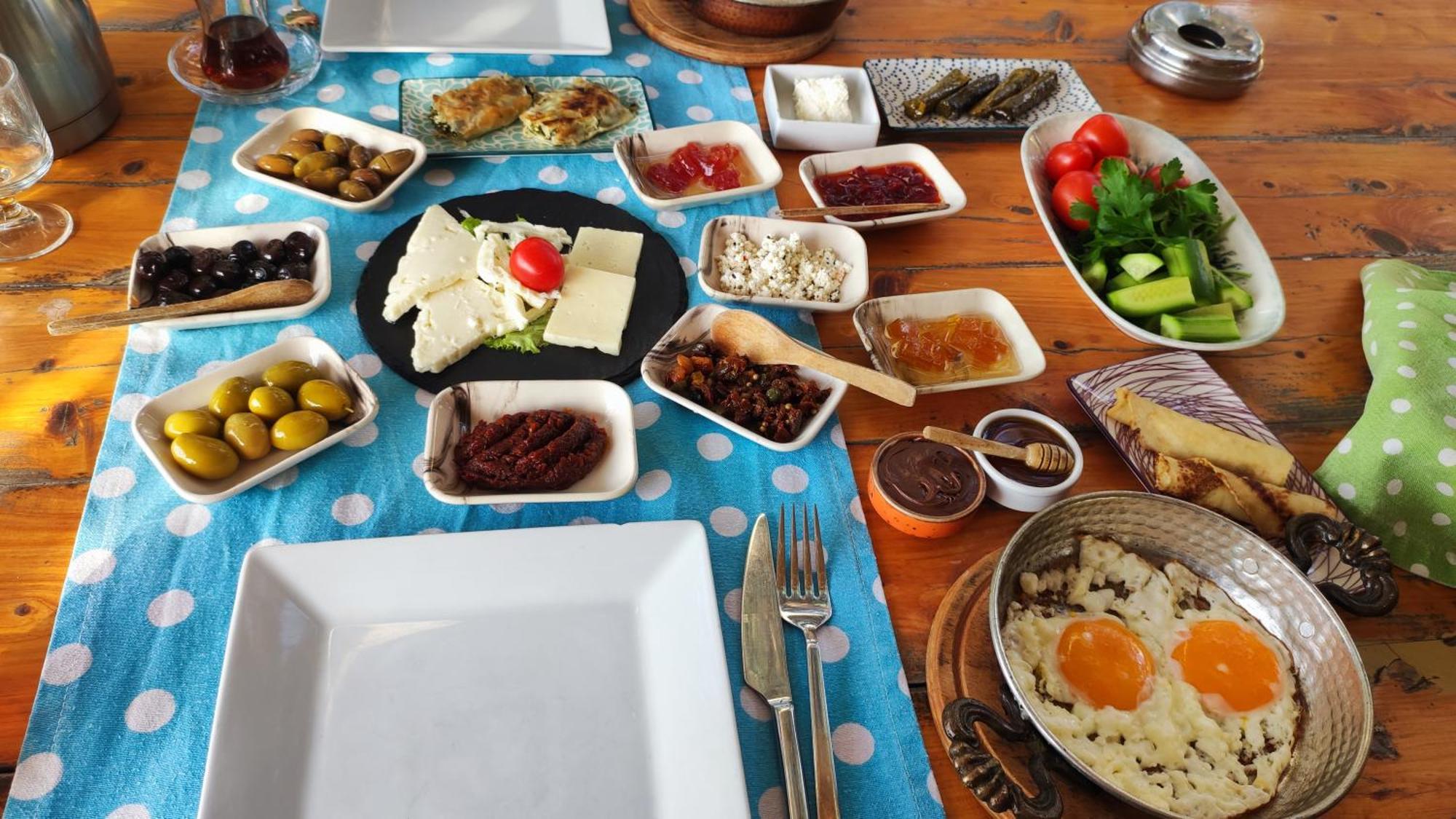 Central, Cozy, 15 Min Walk To The Beach, Fast Wi-Fi, Free Parking, 4Ppl Bodrum Ngoại thất bức ảnh